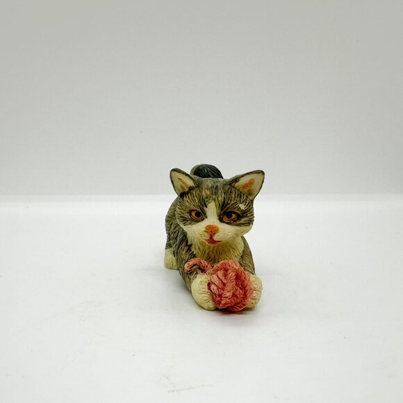 Vintage Set Resin Tabby Cats Playing Yarn Kittens 90s - Picture 6 of 16